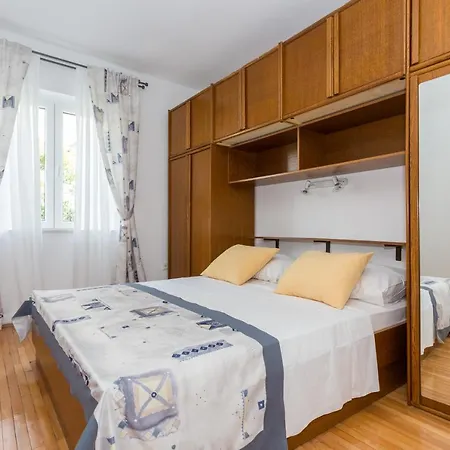 Holiday House Oleander Апартаменты *